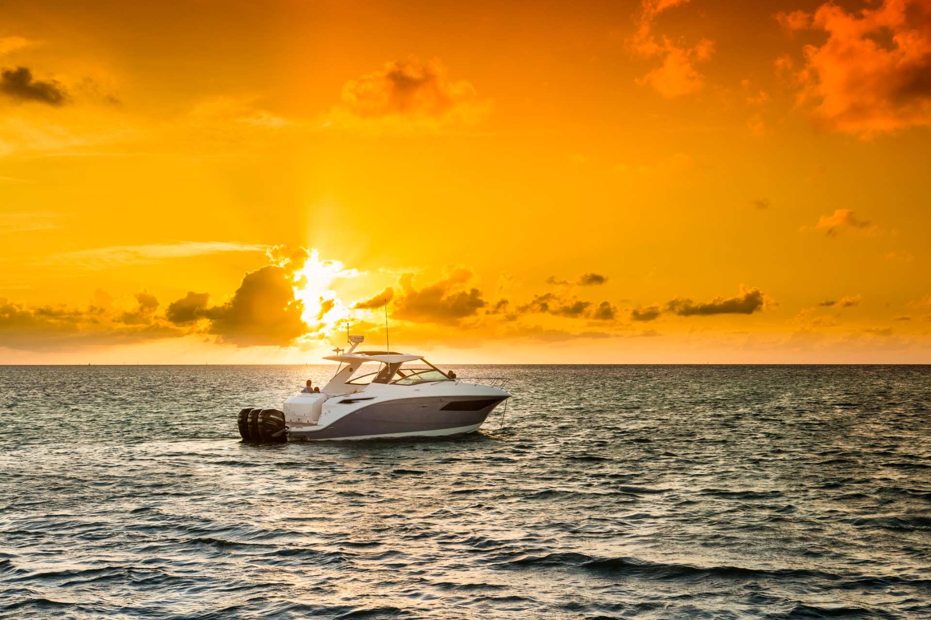 Sundancer 320 Outboard sunset