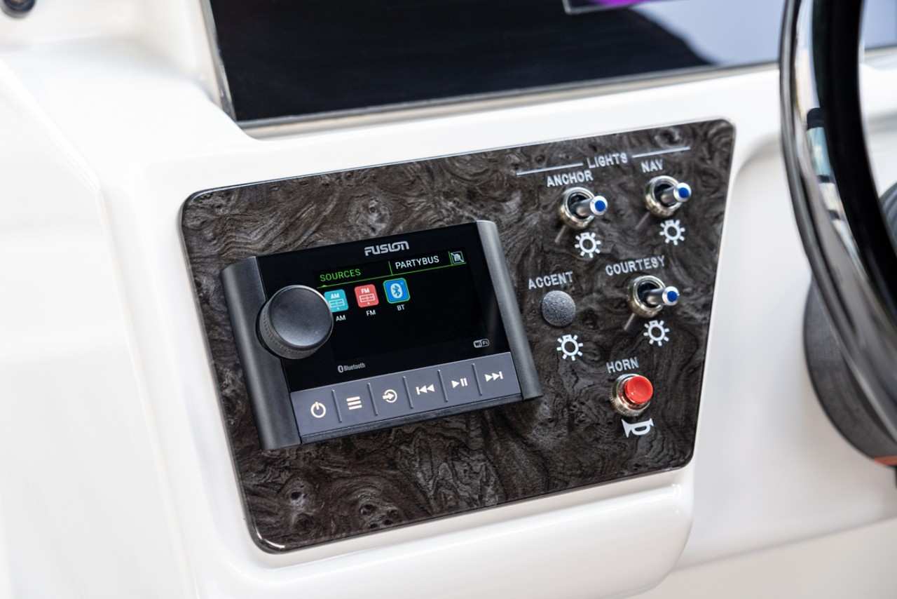  SPX 190 Outboard helm dash fusion audio display