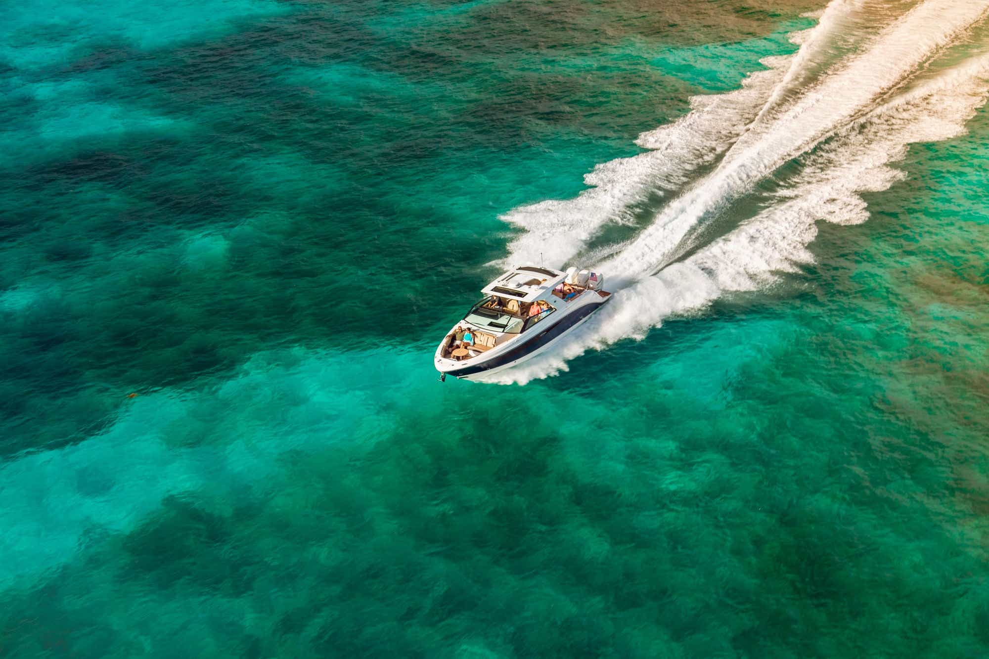SLX 400 Outboard Running Shot