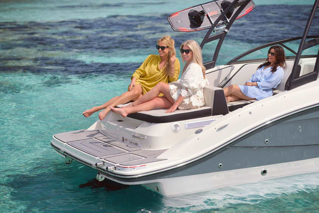 Women aboard an SPX 210