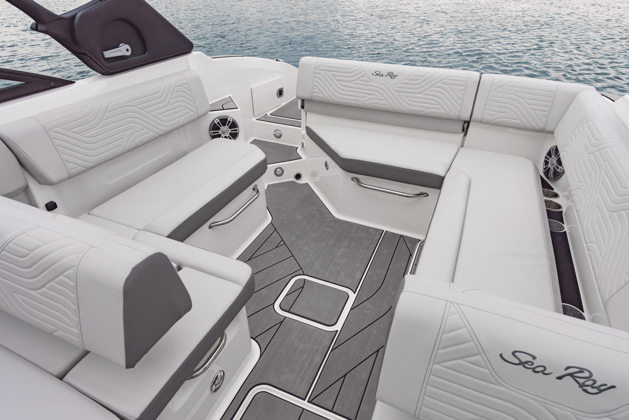 Explore the SDX 270 Surf | Sea Ray US