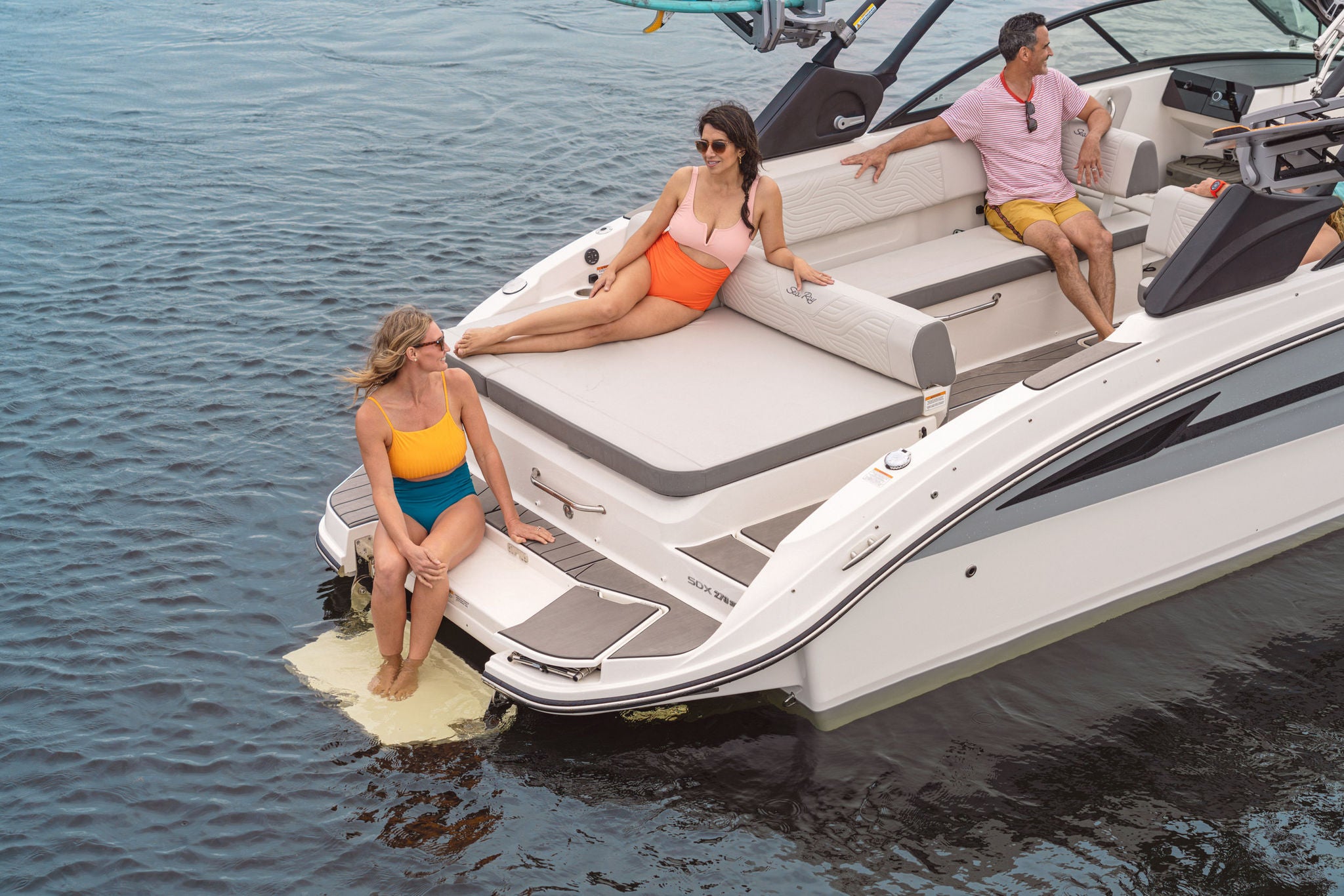 Explore the SDX 270 Surf | Sea Ray Global