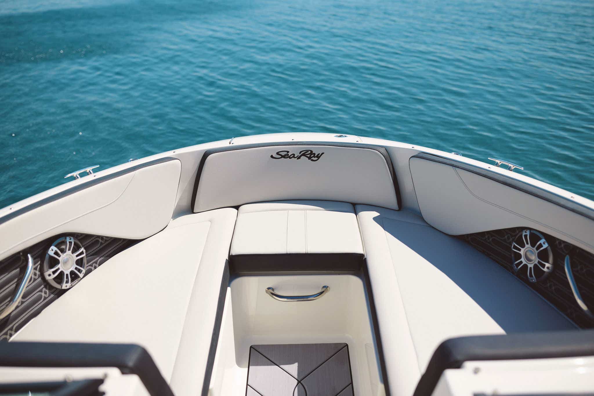 SPX 210 Outboard bow seating