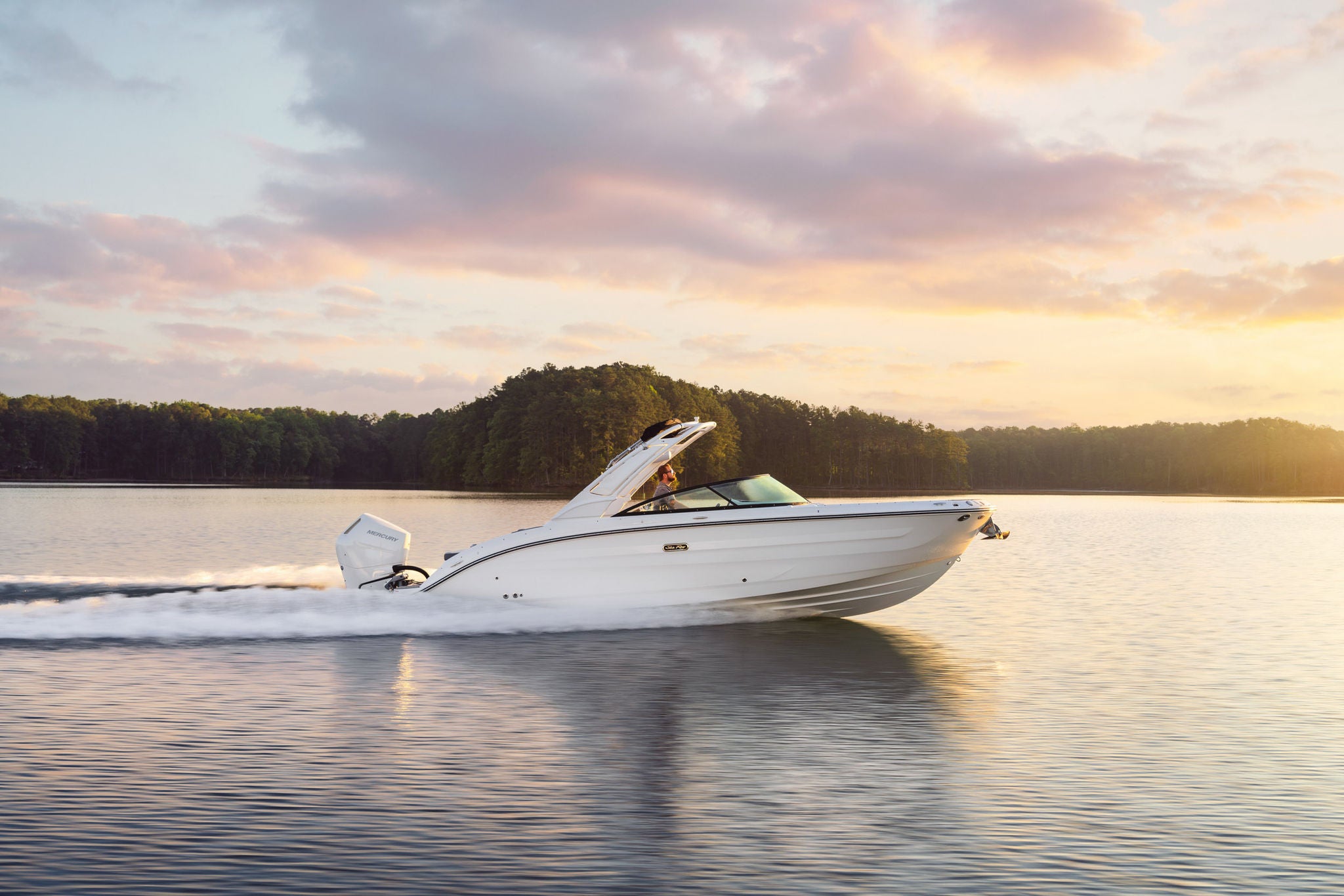 Explore the SDX 270 Outboard | Sea Ray Canada