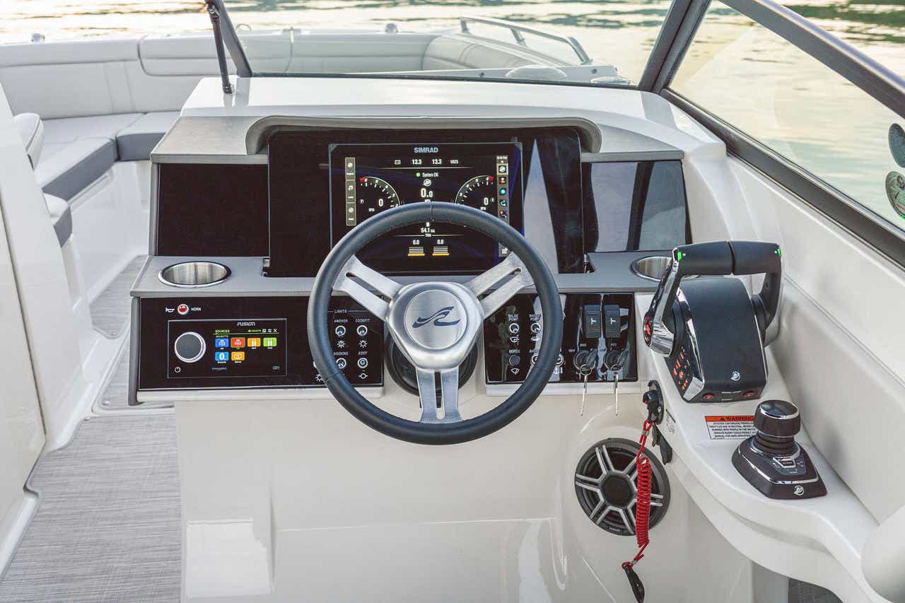 SDX 290 Outboard helm