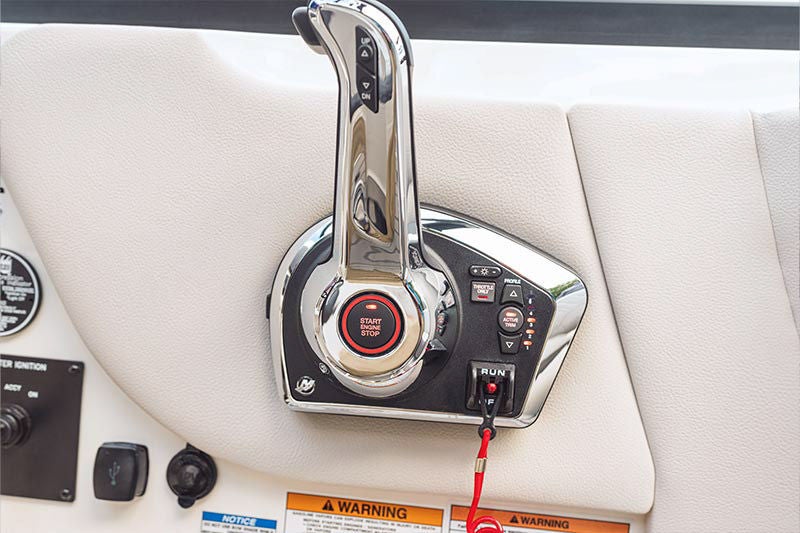 Explore the SDX 250 Sterndrive | Sea Ray US
