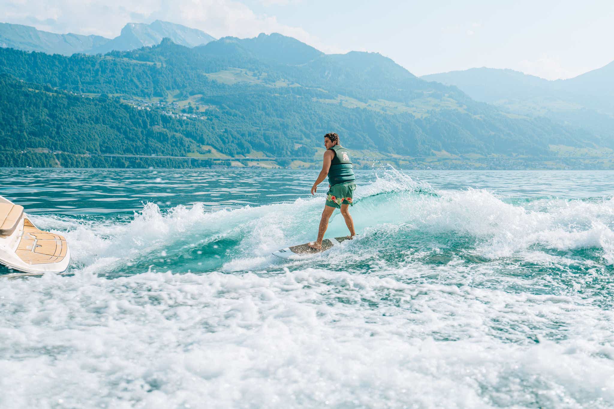 Sea Ray boat running Surfer