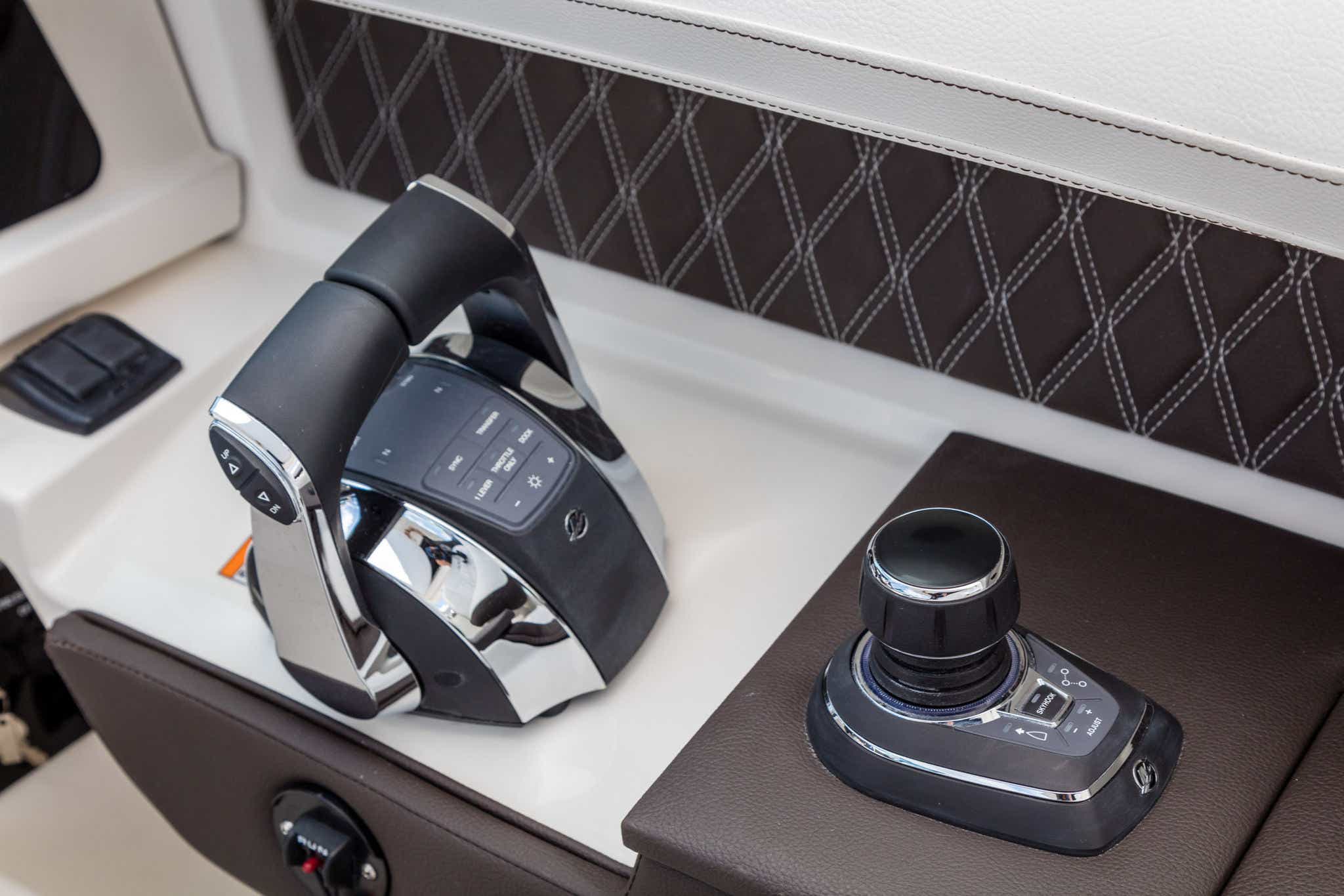 2024 SLX 310 helm DTS joystick