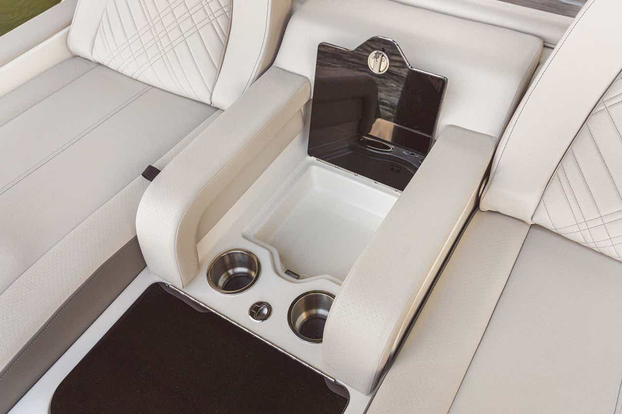 SDX 290 Outboard cup holders and transom storage