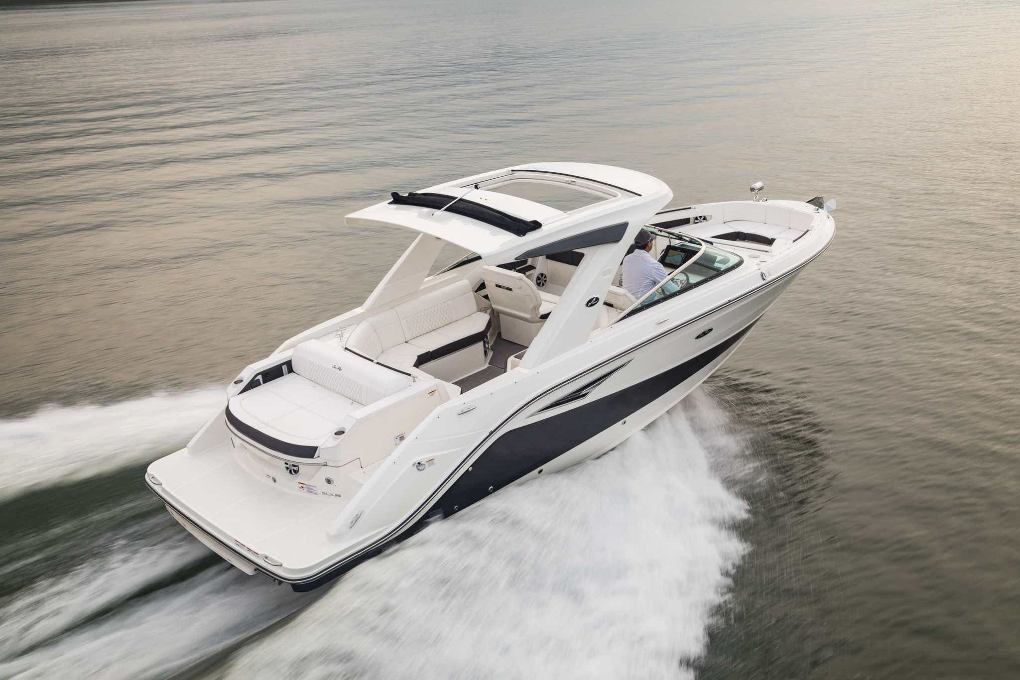 2024 SLX 310 boat running starboard stern