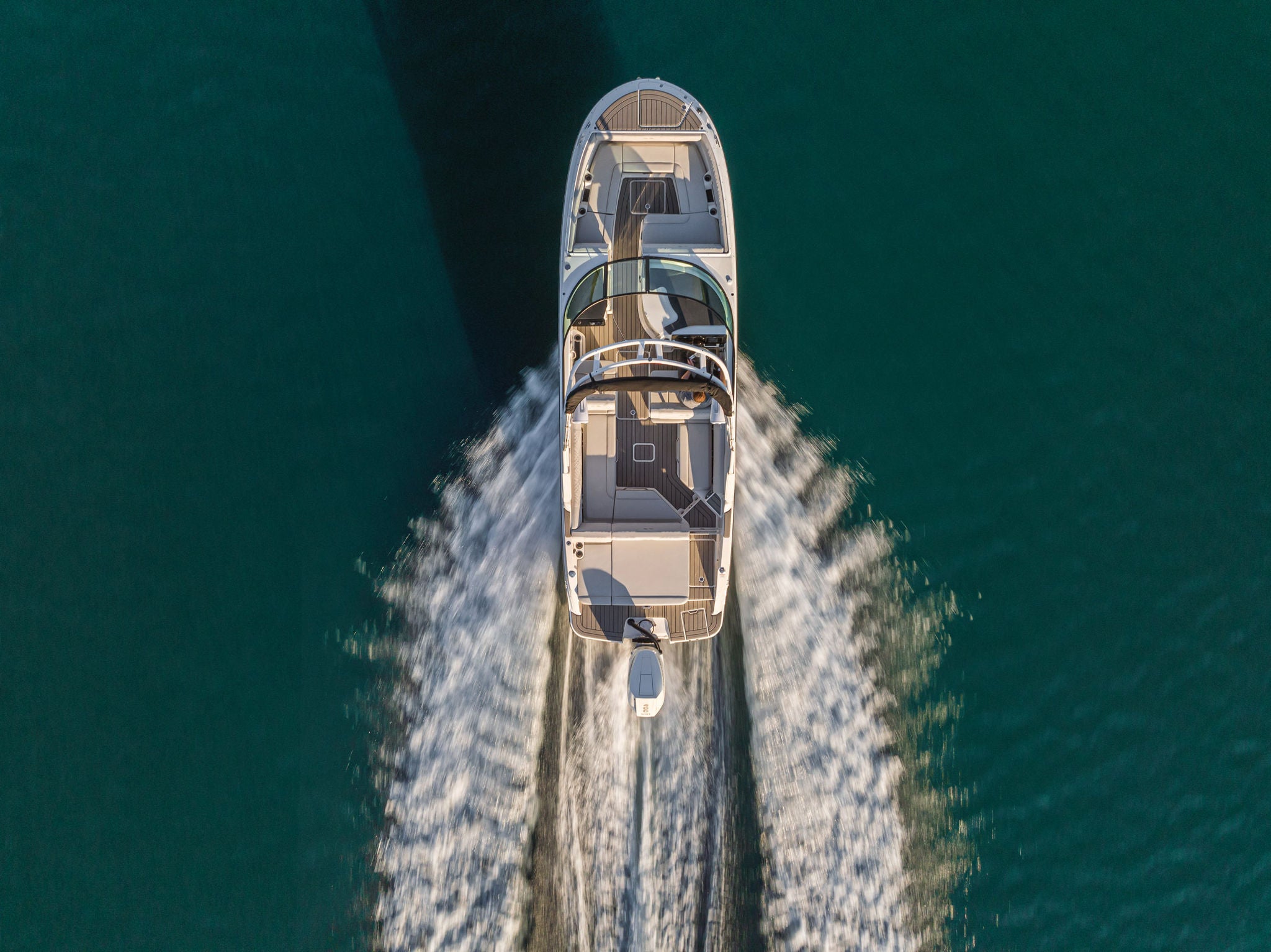 Explore the SDX 270 Outboard | Sea Ray US