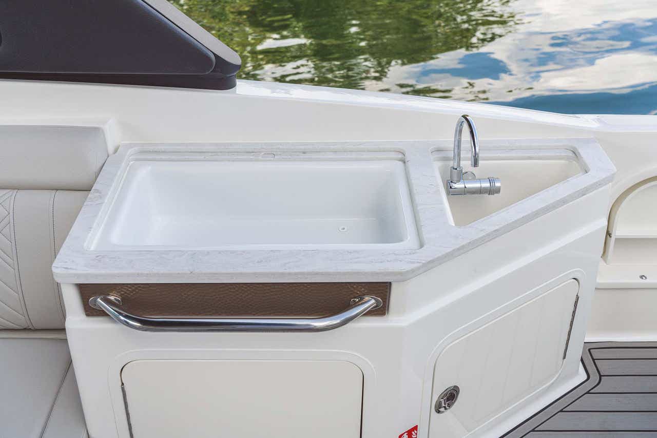 SDX 290 Outboard wet bar