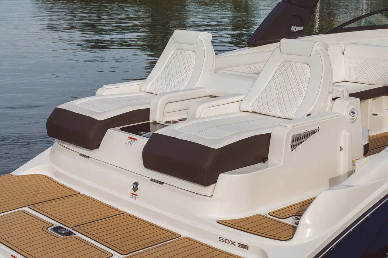SDX 290 transom loungers