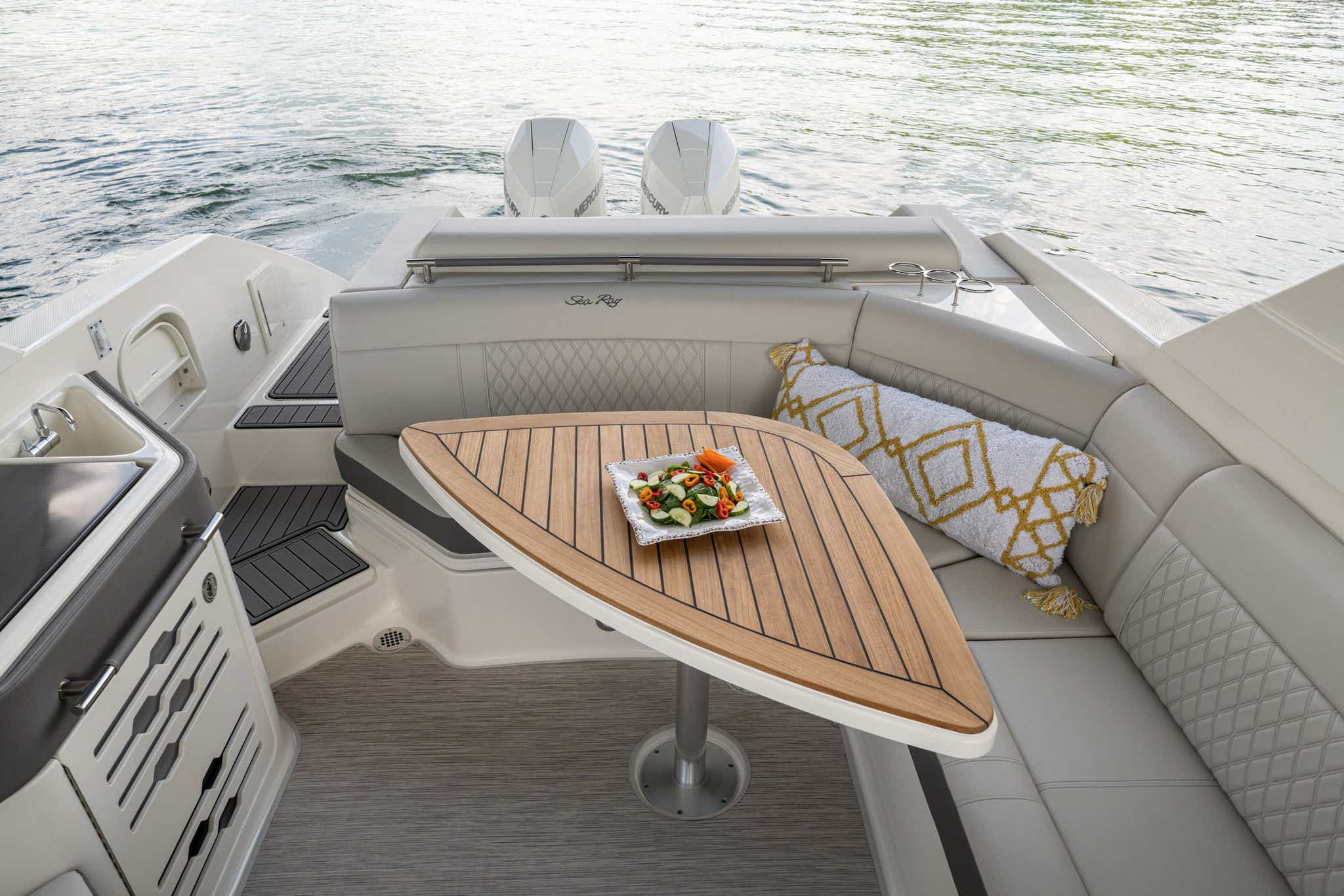 2024 SLX 310 Outboard cockpit seating table