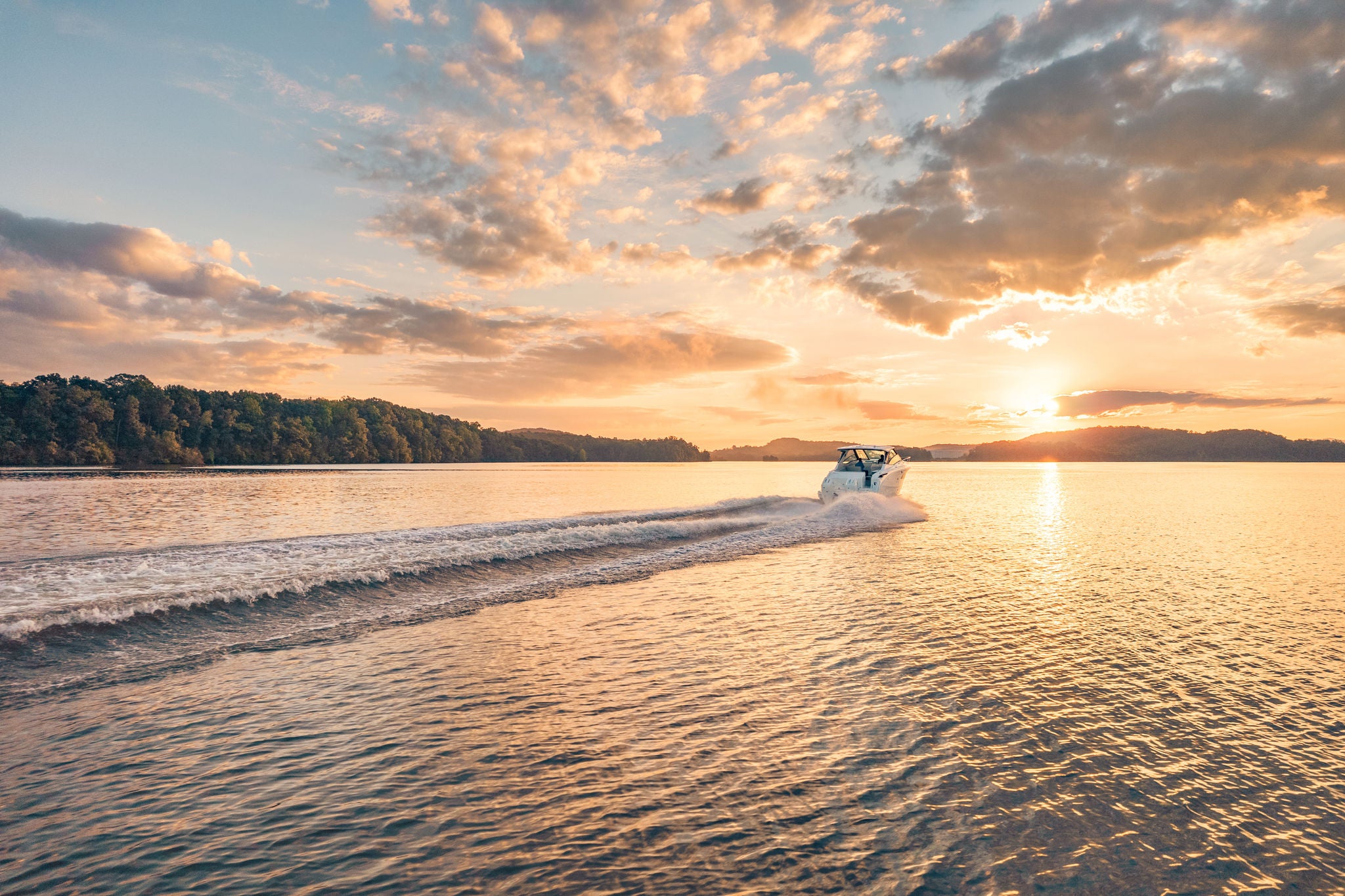 Sundancer 320 Outboard at sunset