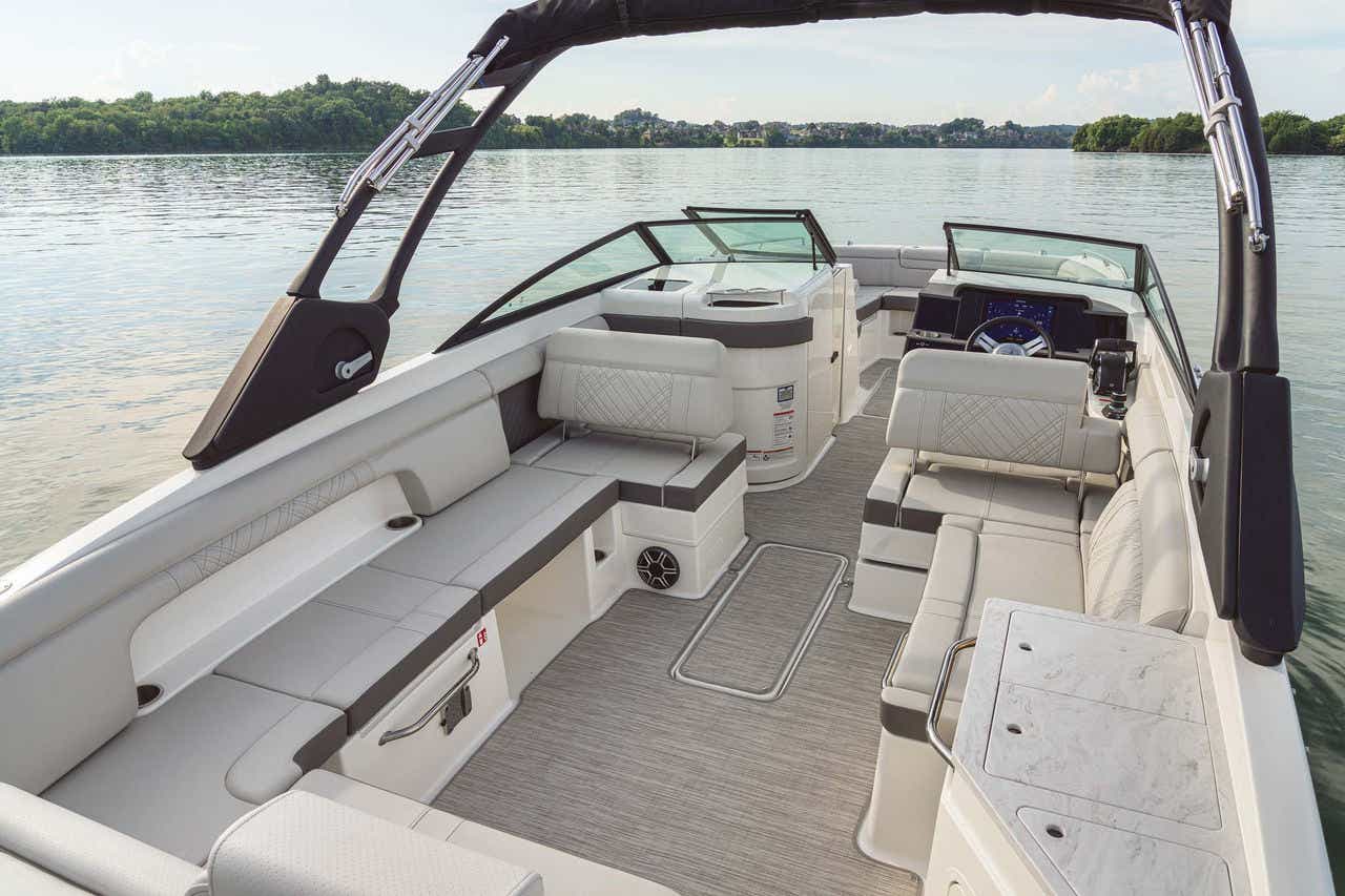 SDX 290 Outboard cockpit