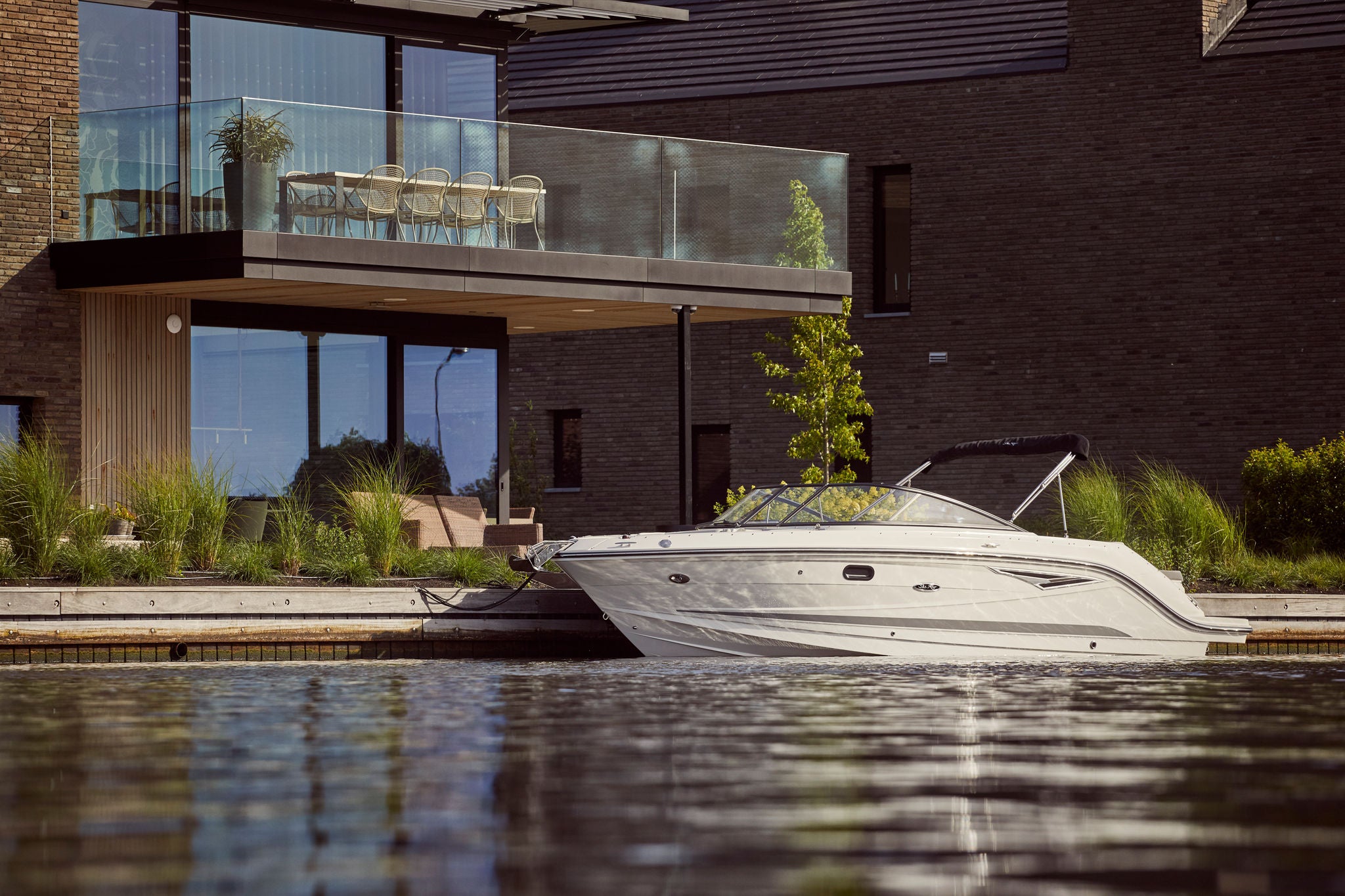 Sea Ray SLX 250 Running Shot