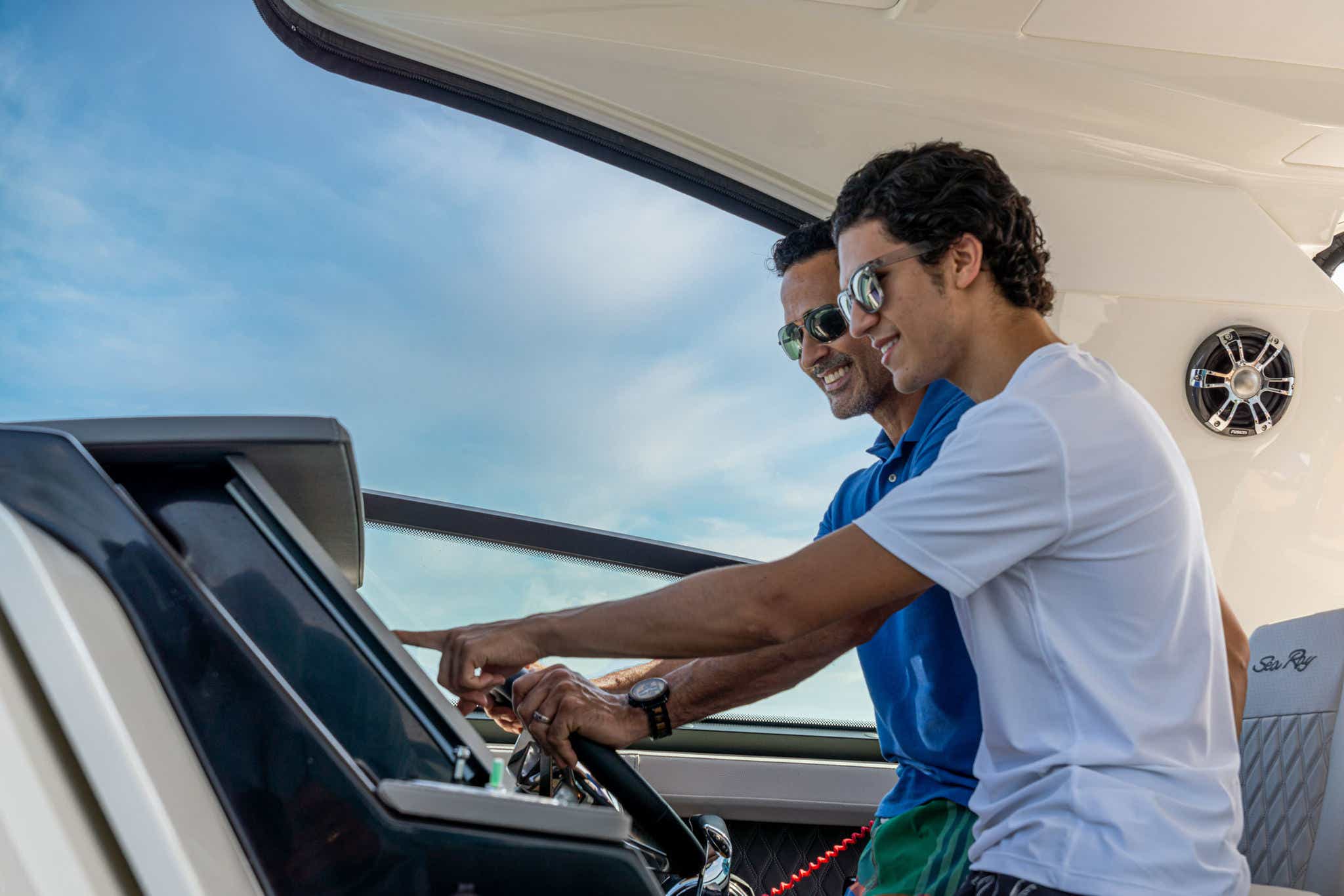 Slx 400 Lifestyle Hand Family Helm