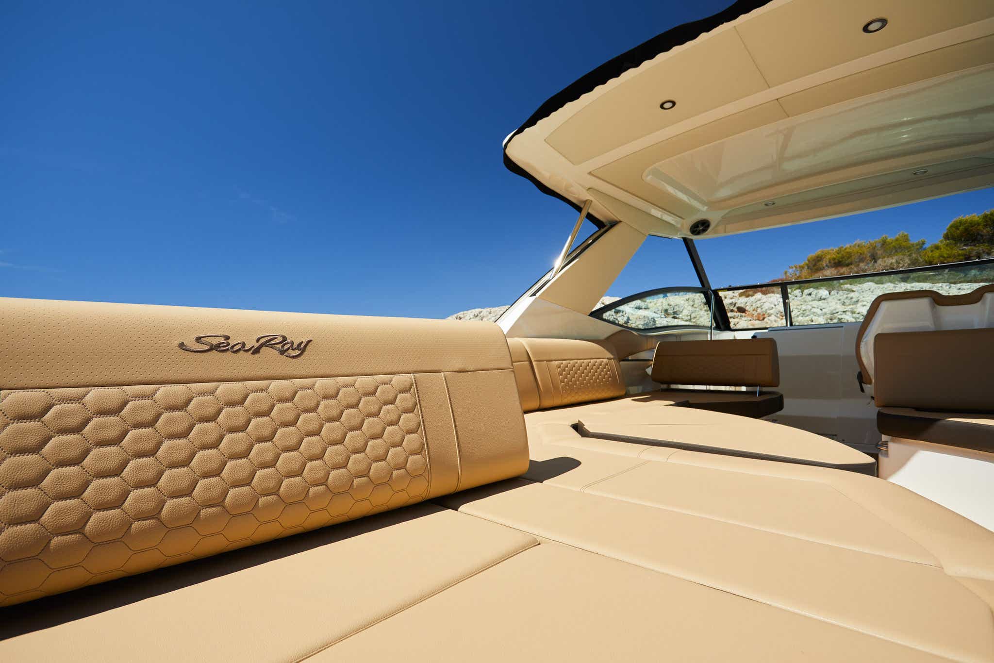 2024 Sundancer 320 transom sungate