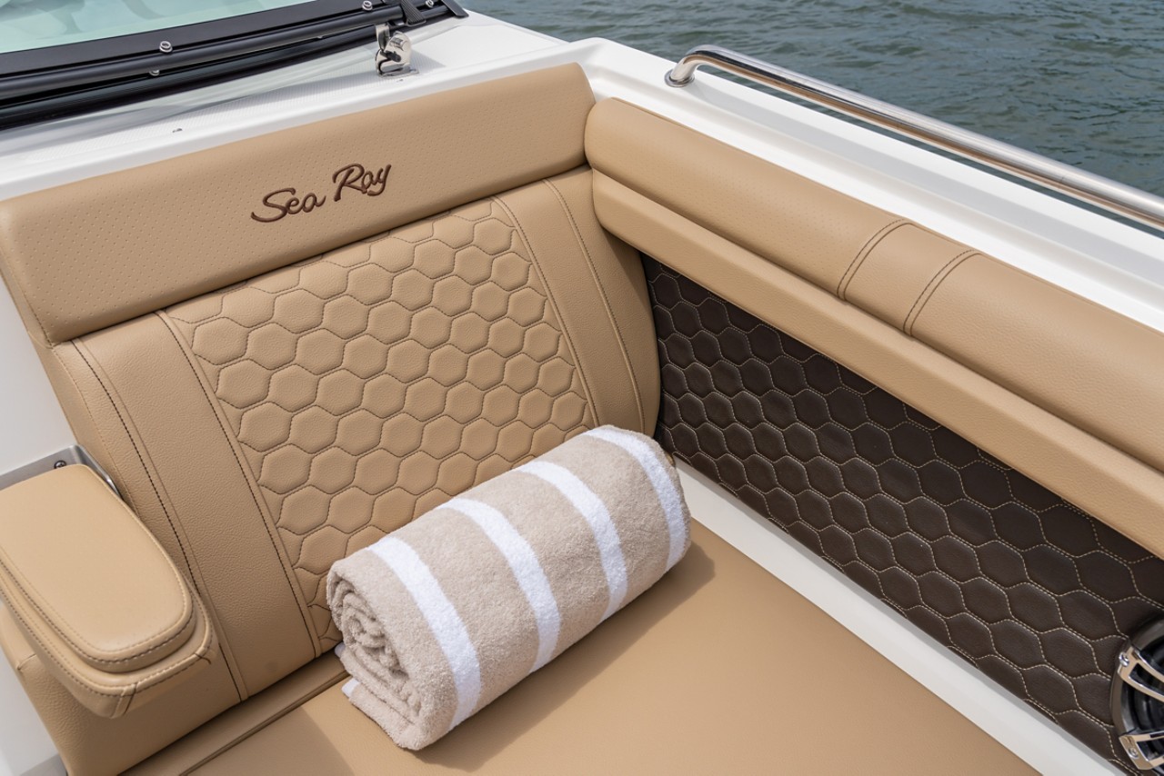 2024 SDX 290 bow seating port
