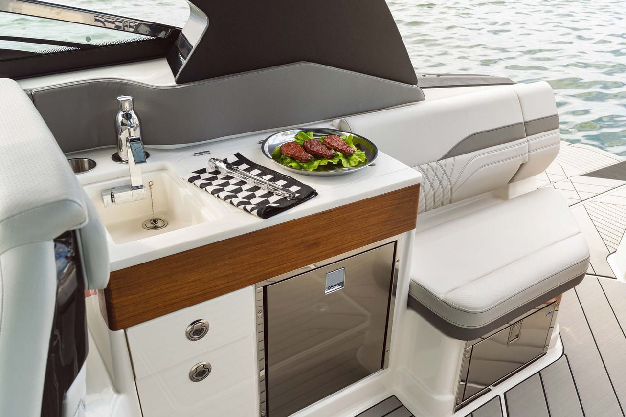 SLX 360 Outboard summer galley with refrigerator
