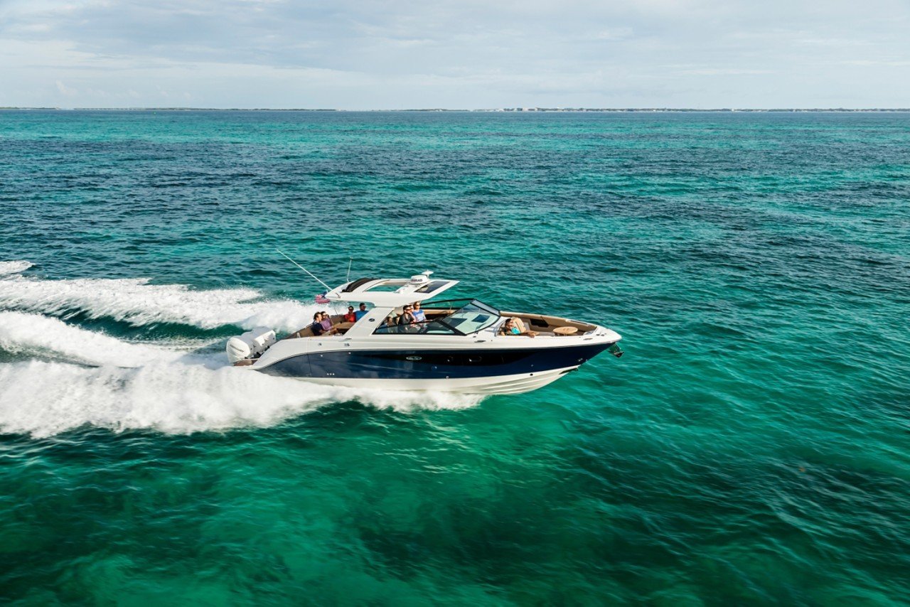 2024 SLX 400 Outboard boat running starboard bow view