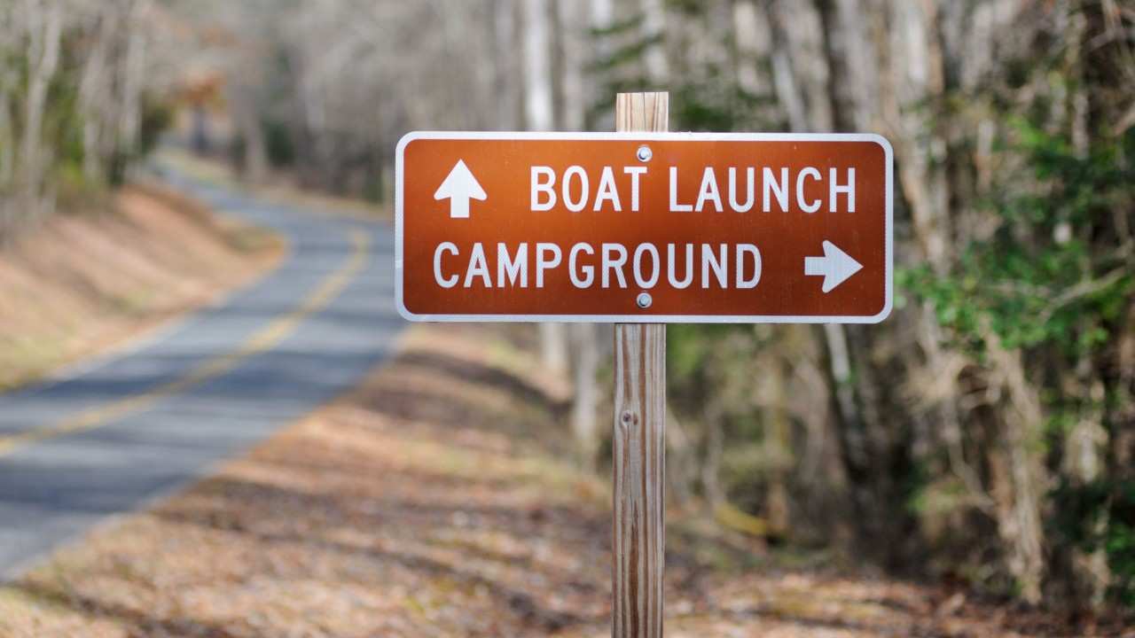 boat-launch-road-sign
