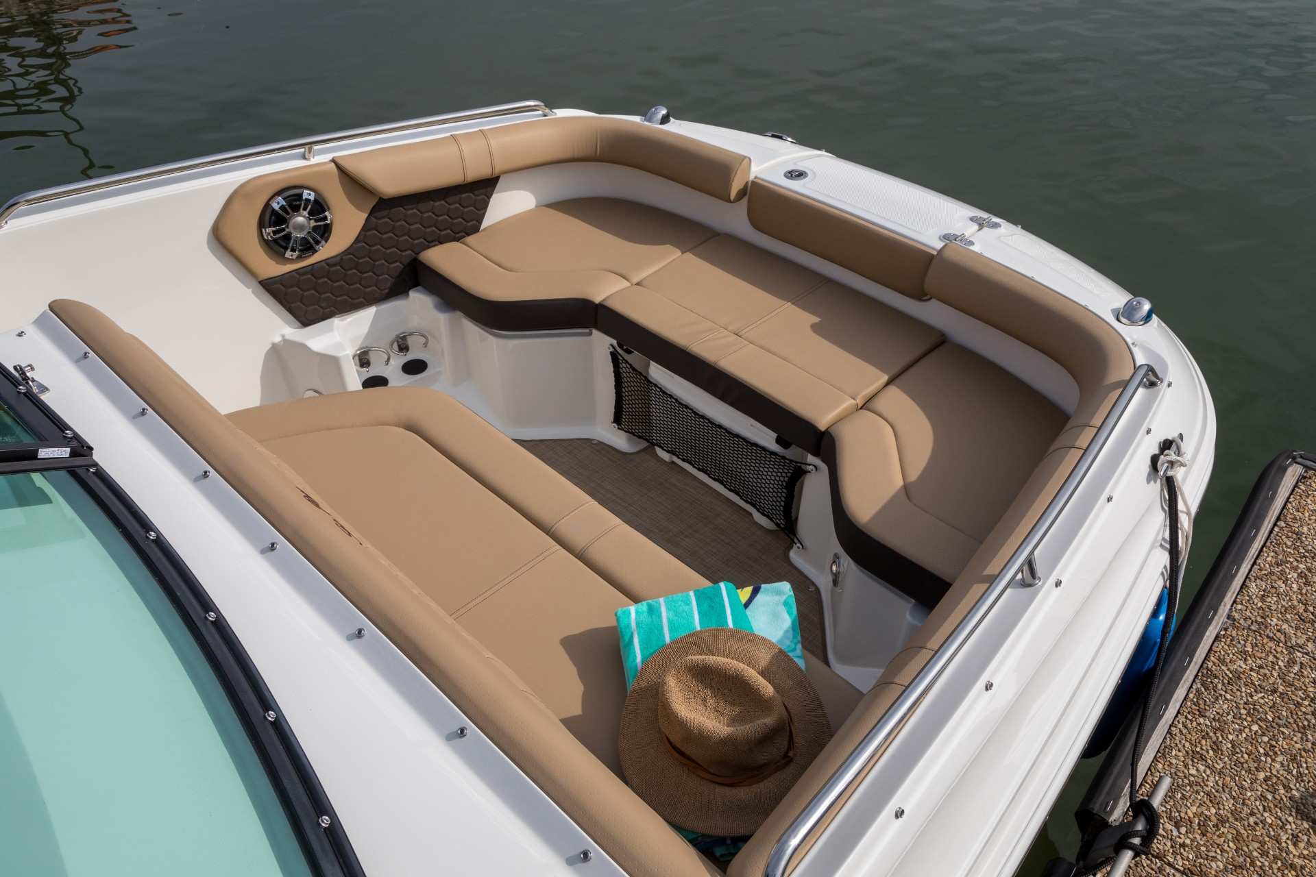 SDX-250 Outboard bow seating