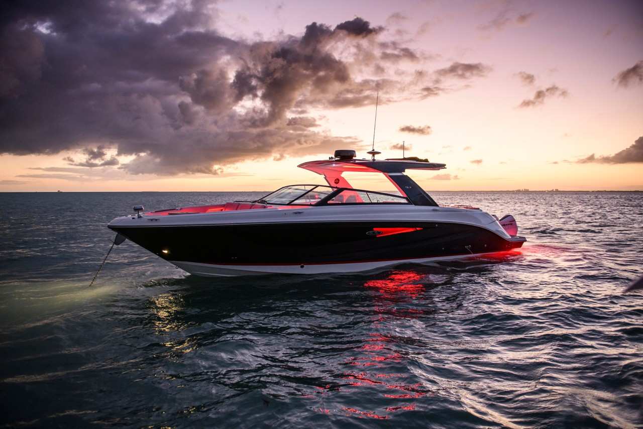 SLX-R-400-Outboard-profile-sunset