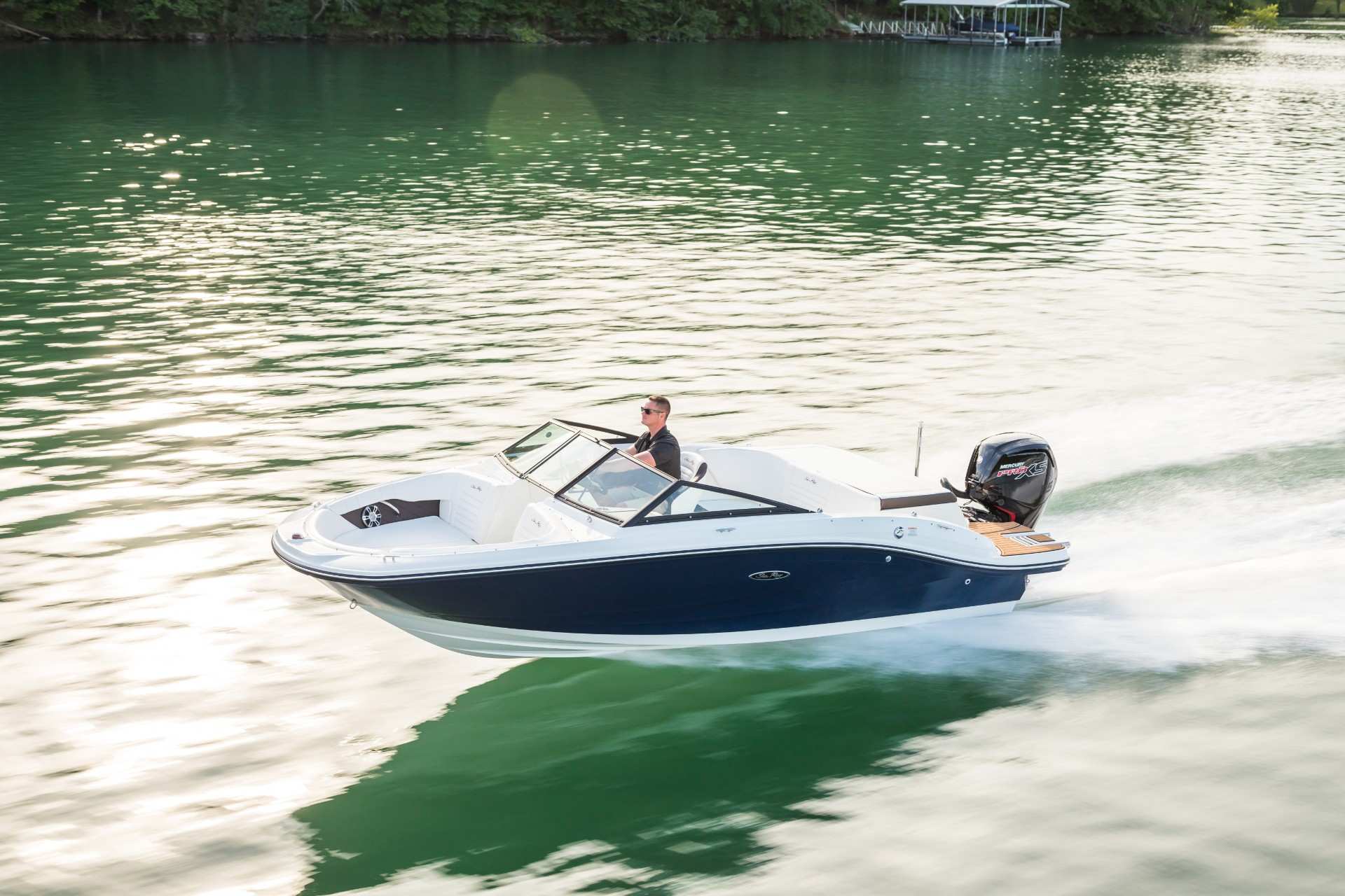 SPX 190 Outboard aerial running-port front three quarter
