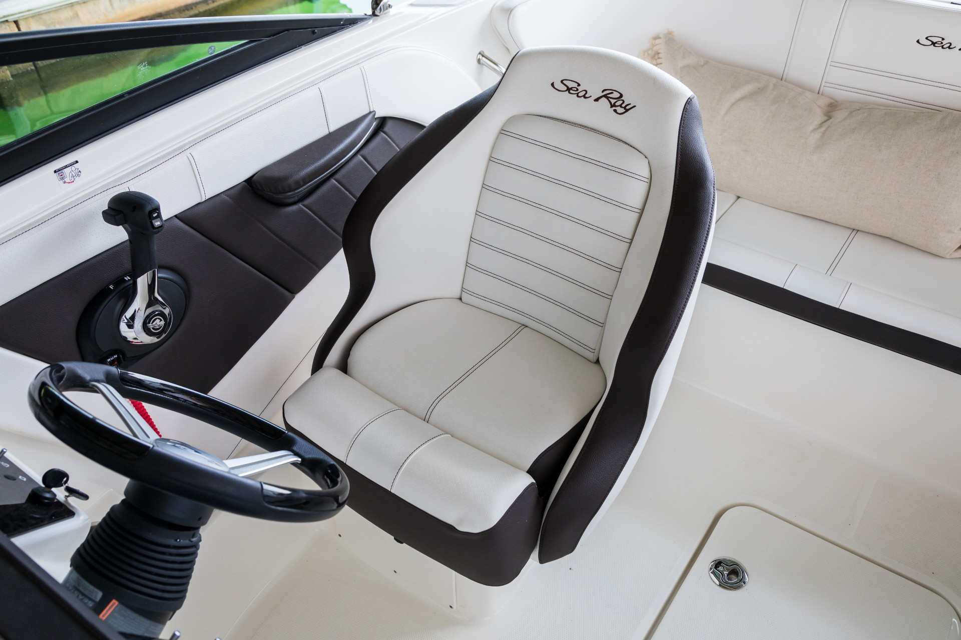 SPX 190 Outboard helm seat