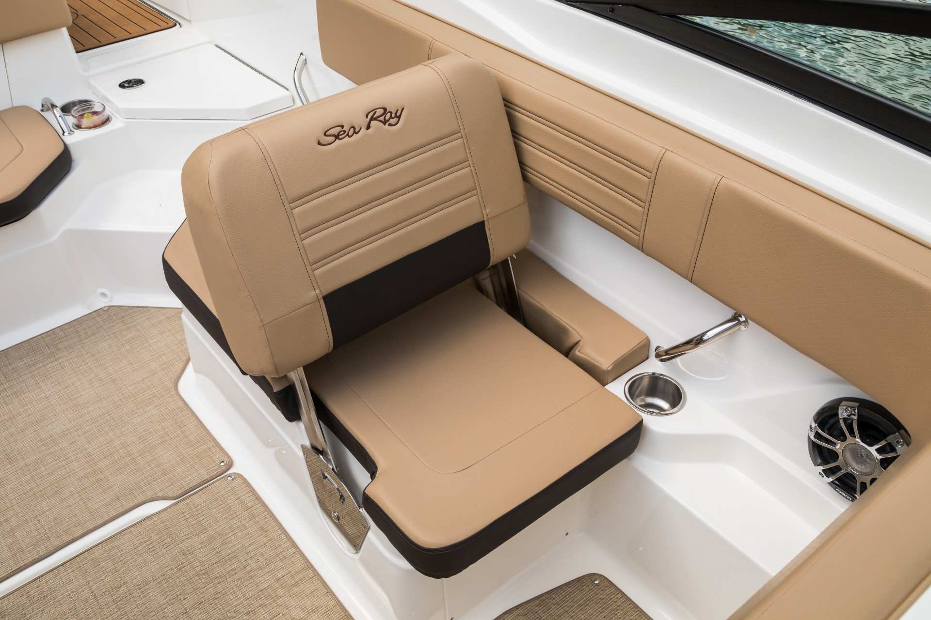 SPX 210 Outboard companion seat