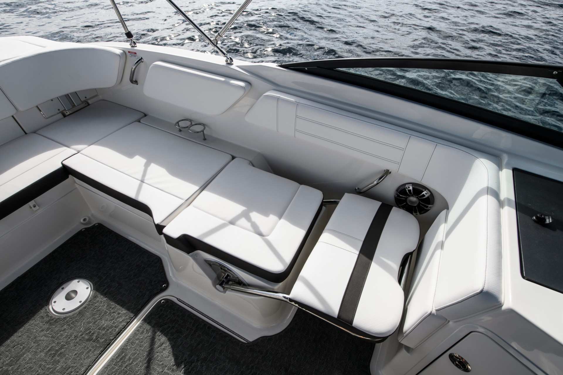 SPX 210 Outboard Europe port seat