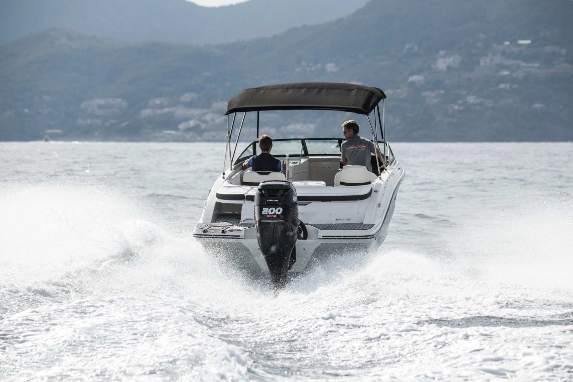 SPX 210 Outboard Europe running stern