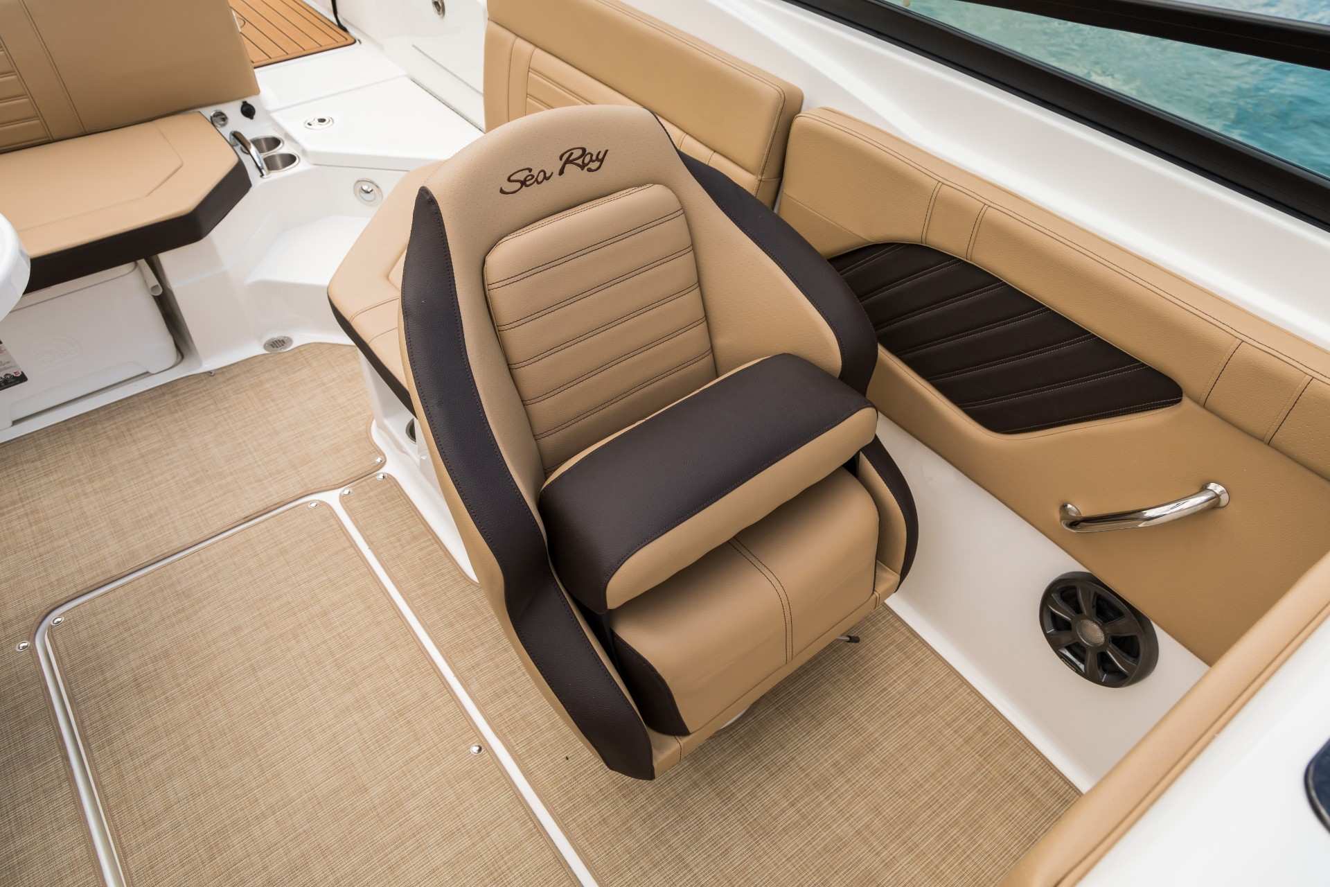 SPX 230 Outboard companion seat
