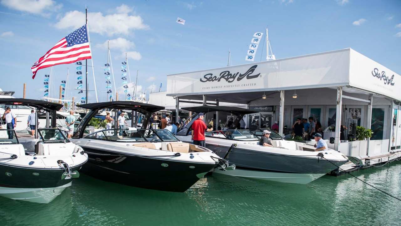 in-water-boat-show-sea-ray-booth