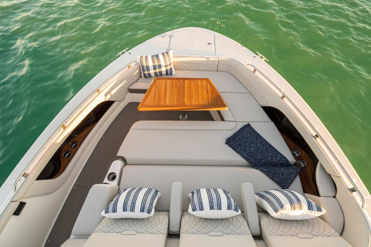 Sundancer 370 Outboard bow seating table