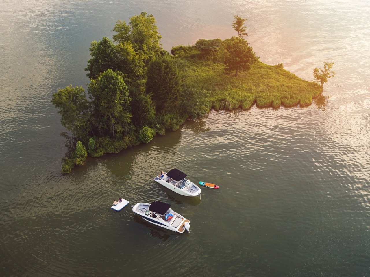 SDX 270 lifestyle aerial family swimming island 