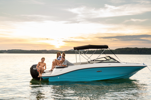Sea Ray SLX 280 Outboard, Starboard Bow View at Sunset