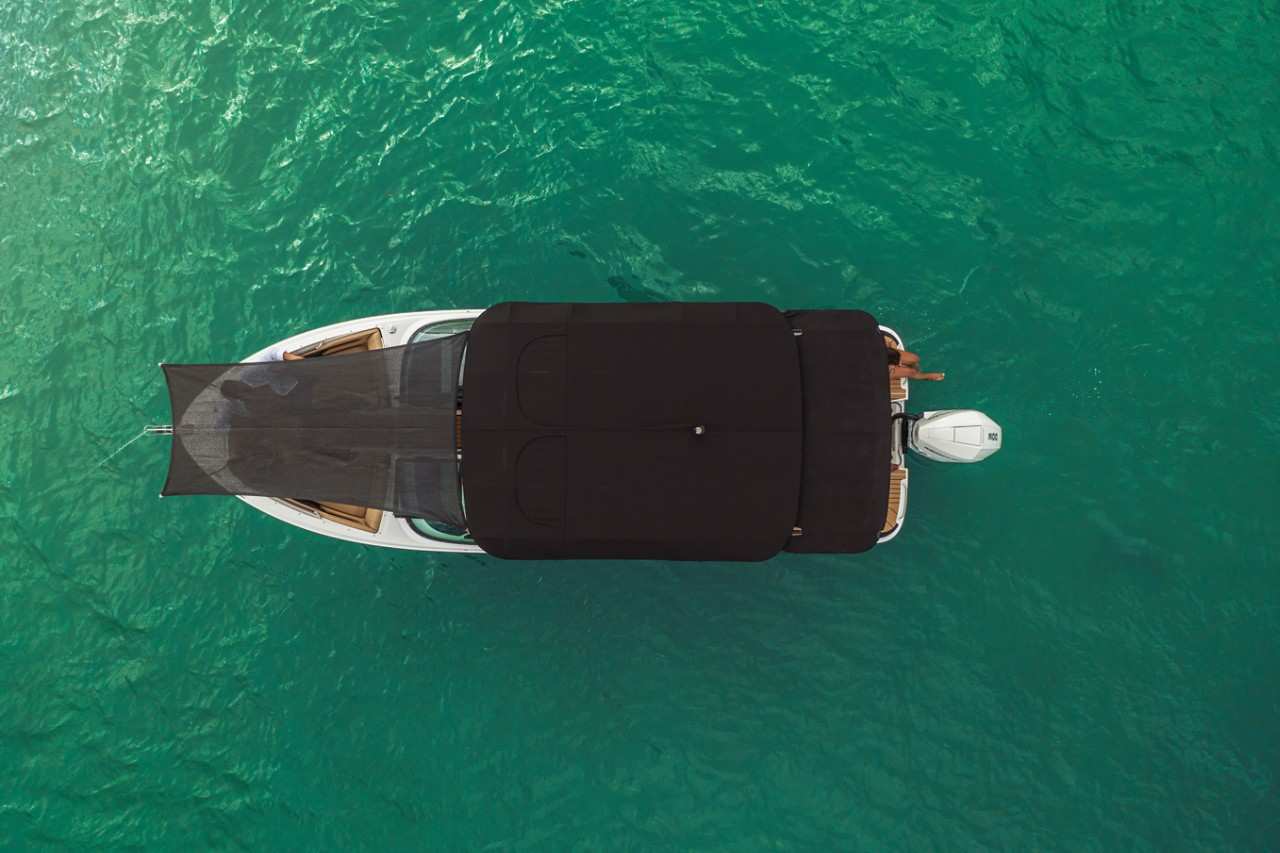 SLX 260 Outboard overhead sunshades