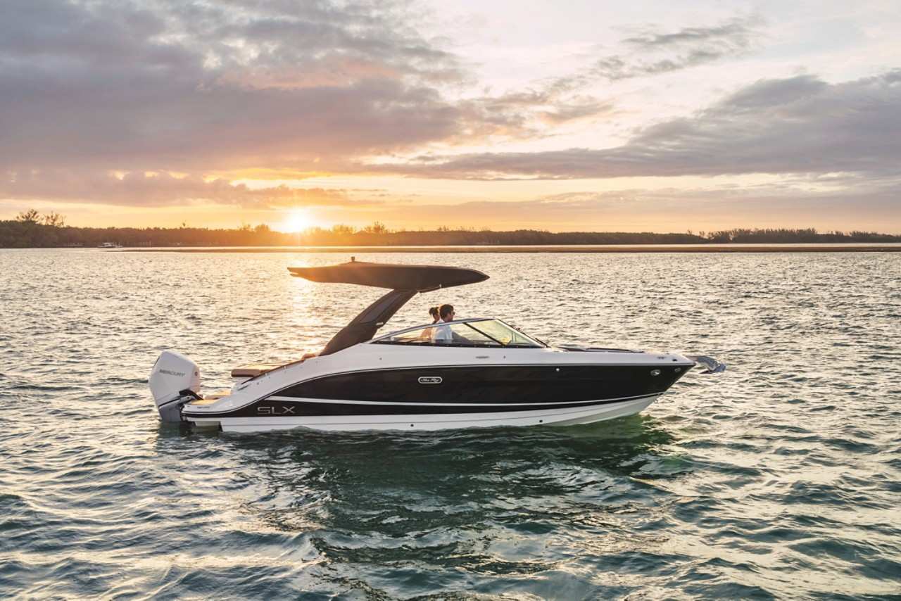 SLX 260 Outboard Starboard Profile Sunset