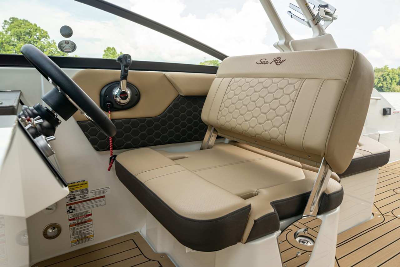 SDX 250 Outboard helm seat