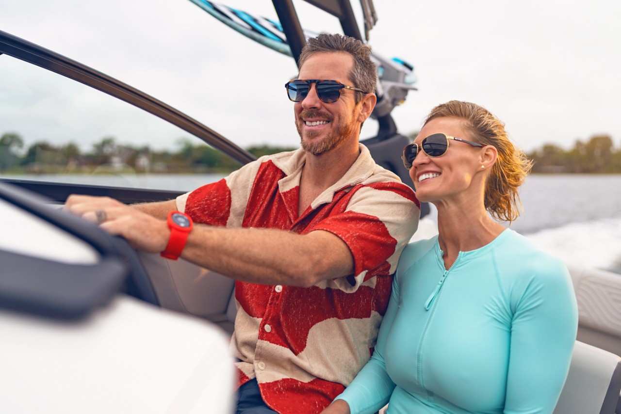 SDX 270 surf couple at helm