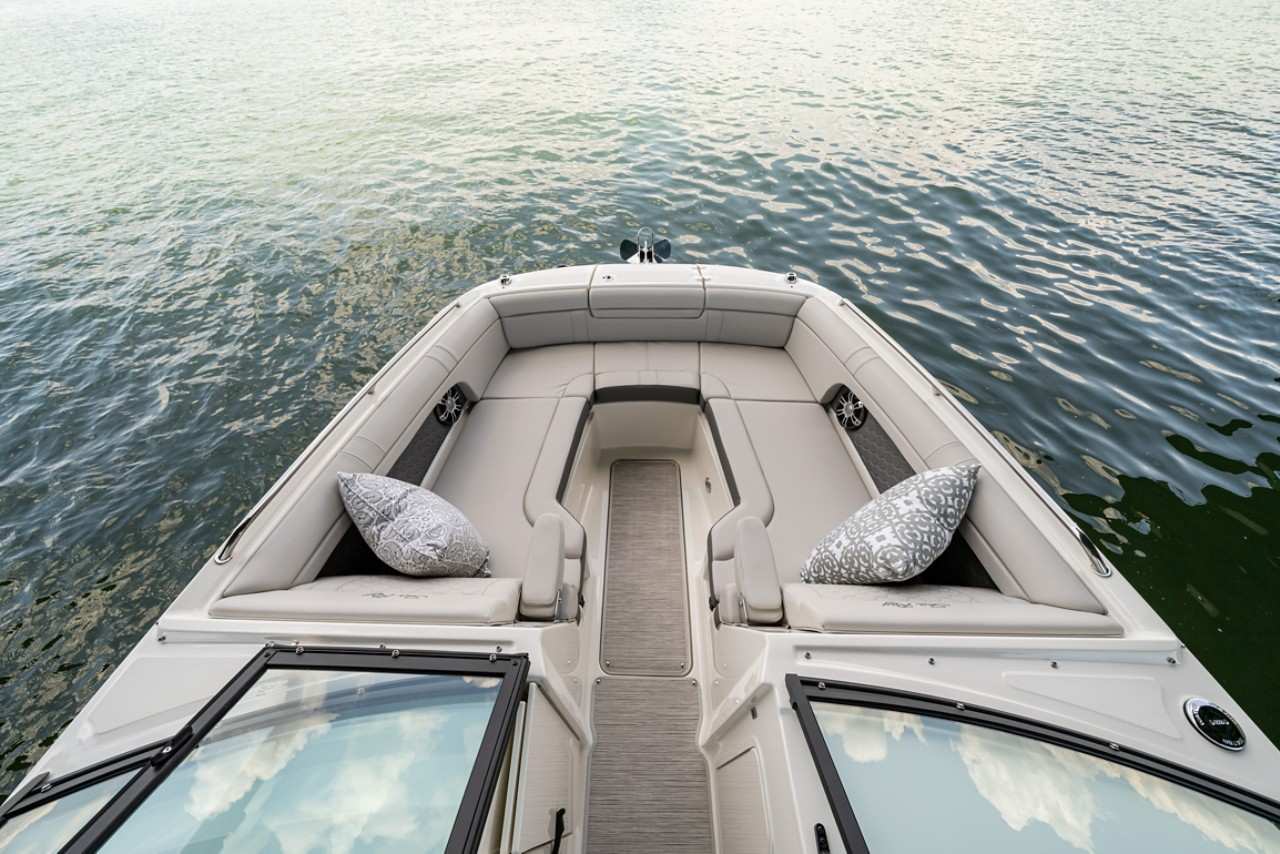 SDX 270 bow seating