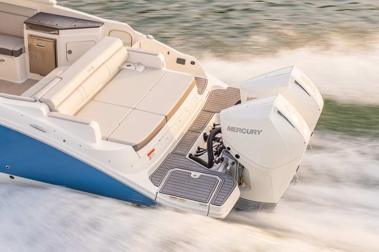 SDX 290 Outboard running port stern engines