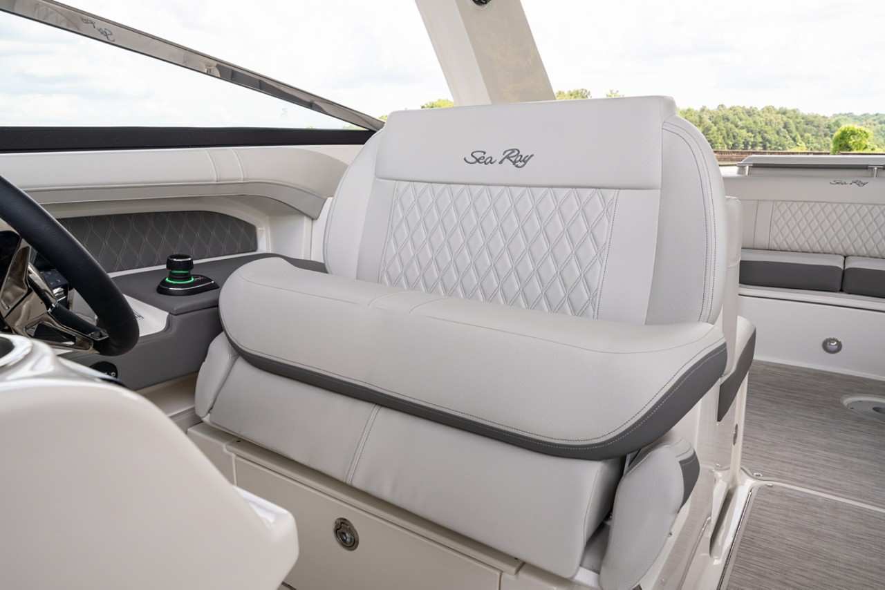 SLX 310 Outboard helm seat bolster up