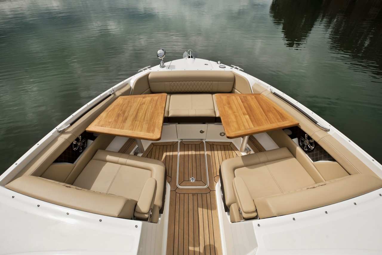 SLX 350 Outboard bow seating tables
