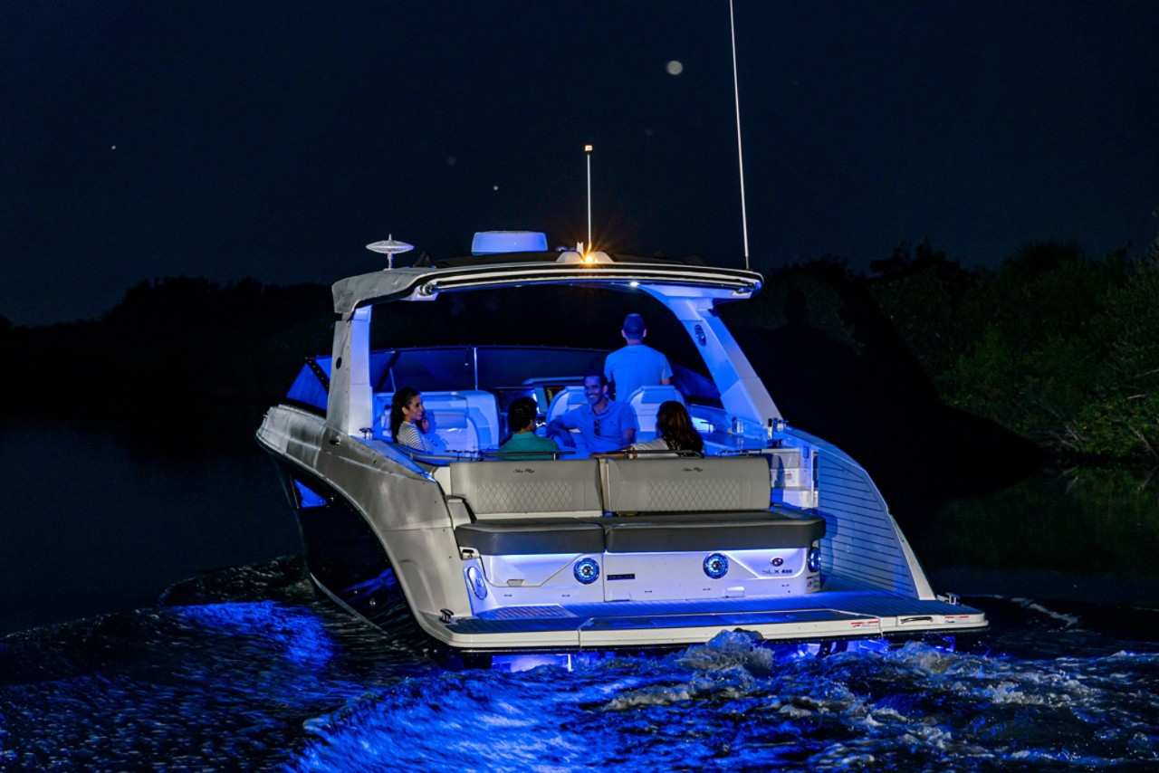 SLX 400 port stern family friends accent underwater lighting twilight