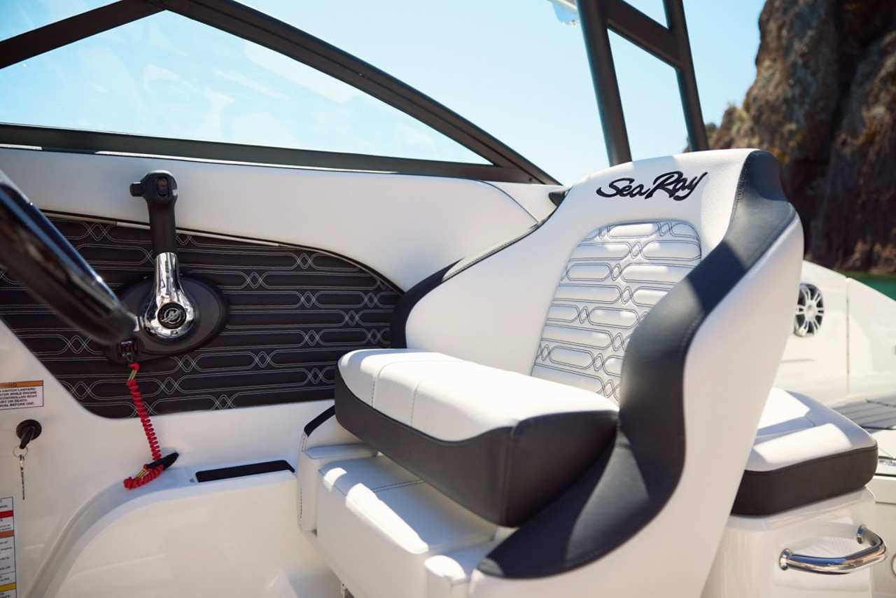 SPX 210 Outboard companion seat