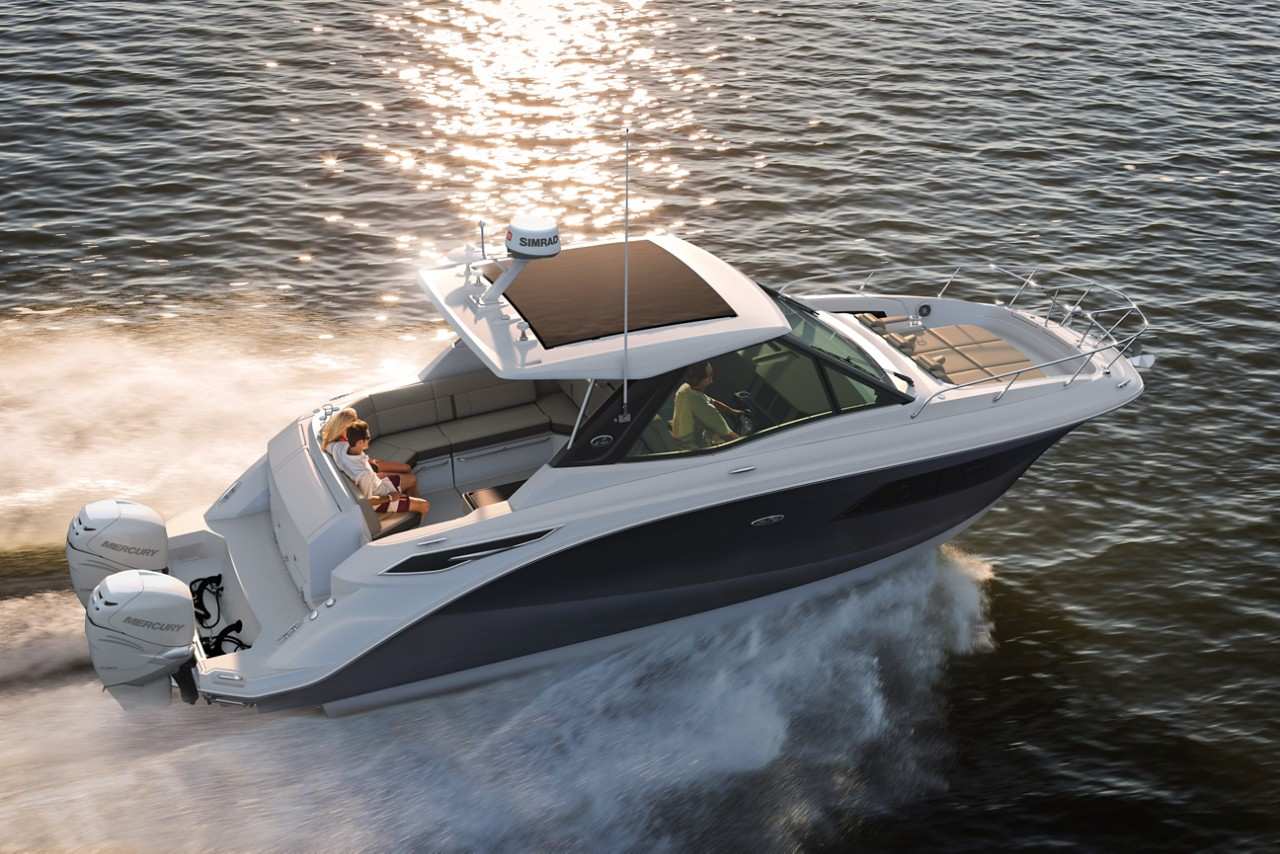 Sundancer 320 Outboard coupe running rear three quarter